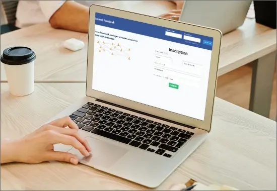 Mockup Facebook Laravel